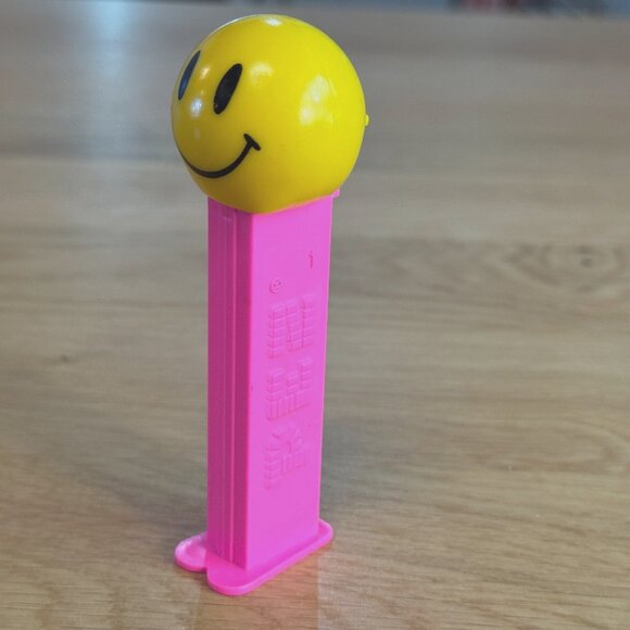 PEZ Candy Dispenser Walmart Smiley Funky Face, Neon Pink Stem, Hungary, 2000 - Picture 5 of 15